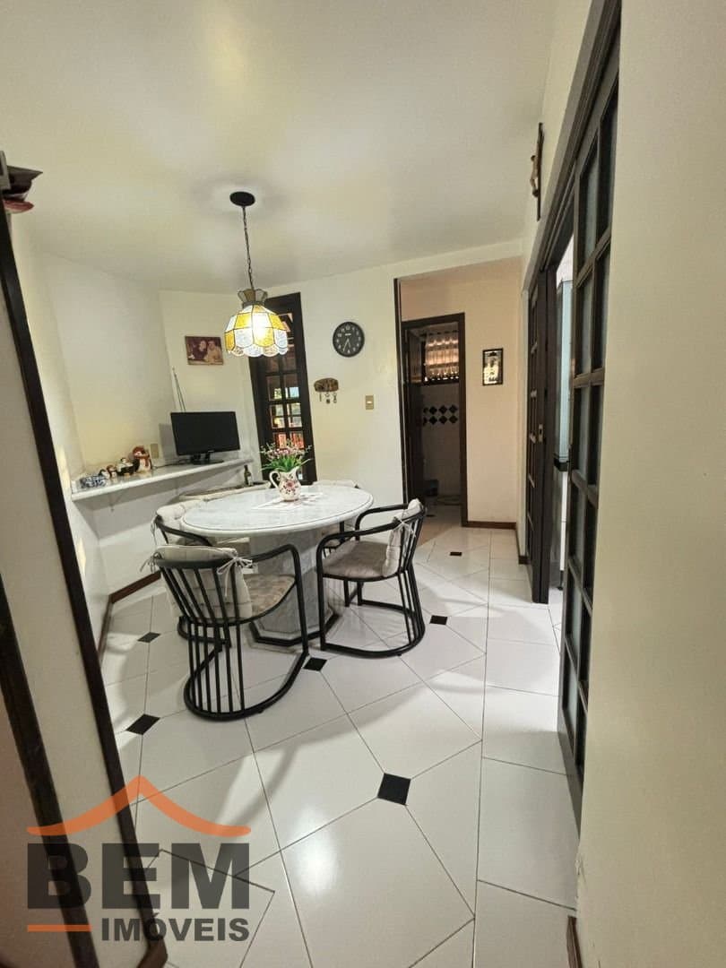 Casa para Venda com 3 quartos e 300m² no bairro Vila Operária, em Itajaí