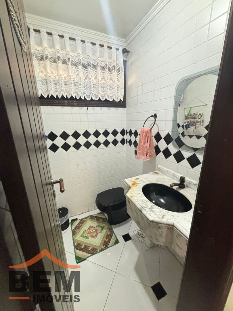Casa para Venda com 3 quartos e 300m² no bairro Vila Operária, em Itajaí