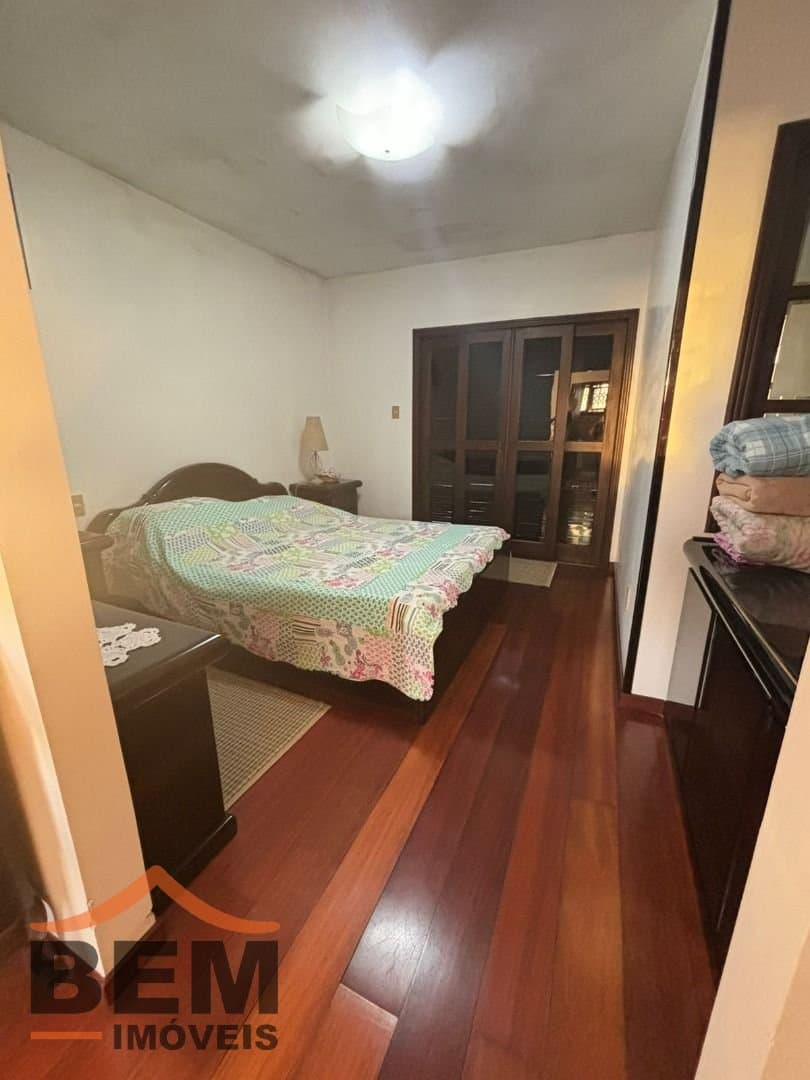 Casa para Venda com 3 quartos e 300m² no bairro Vila Operária, em Itajaí