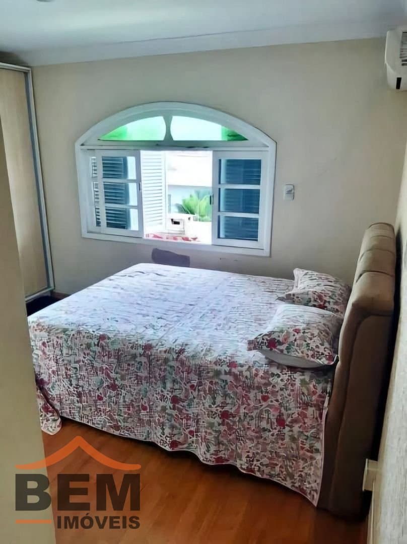 Casa para Venda com 4 quartos e 400m² no bairro São João, em Itajaí