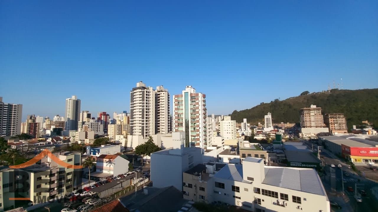 Apartamento para Locação com 3 quartos e 100m² no bairro Centro, em Itajaí