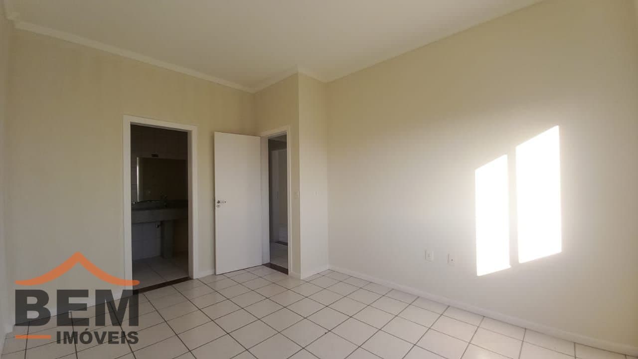 Apartamento para Locação com 3 quartos e 100m² no bairro Centro, em Itajaí
