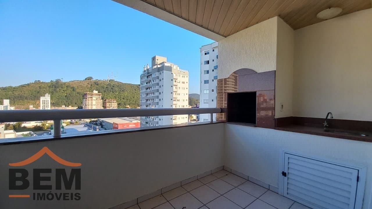 Apartamento para Locação com 3 quartos e 100m² no bairro Centro, em Itajaí