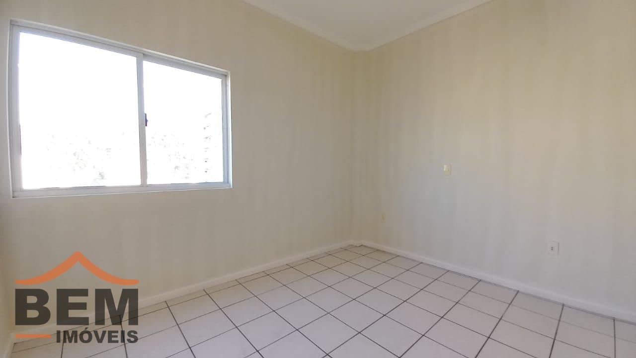 Apartamento para Locação com 3 quartos e 100m² no bairro Centro, em Itajaí