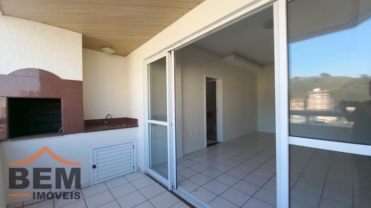 Apartamento para Locação com 3 quartos e 100m² no bairro Centro, em Itajaí