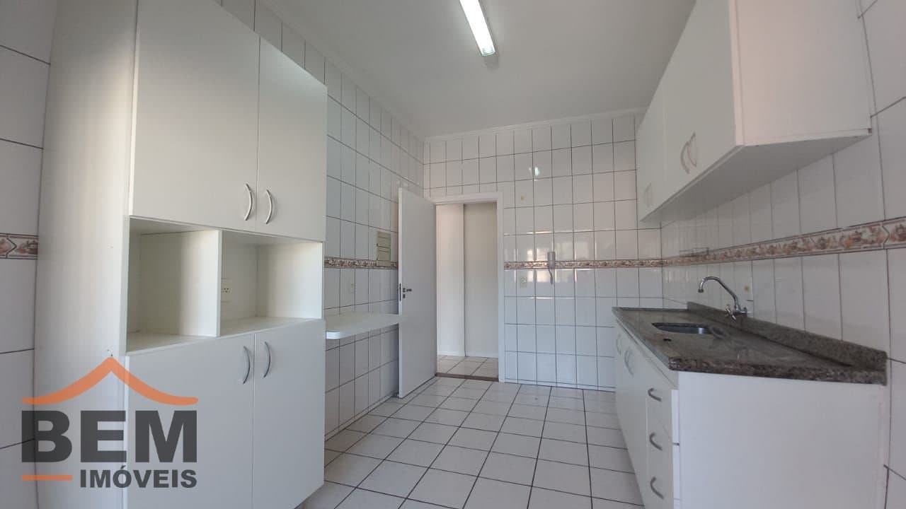 Apartamento para Locação com 3 quartos e 100m² no bairro Centro, em Itajaí