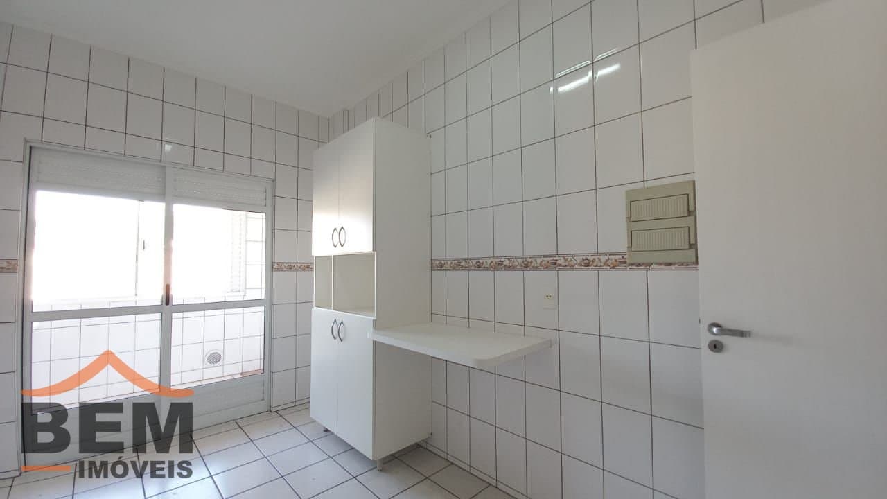 Apartamento para Locação com 3 quartos e 100m² no bairro Centro, em Itajaí