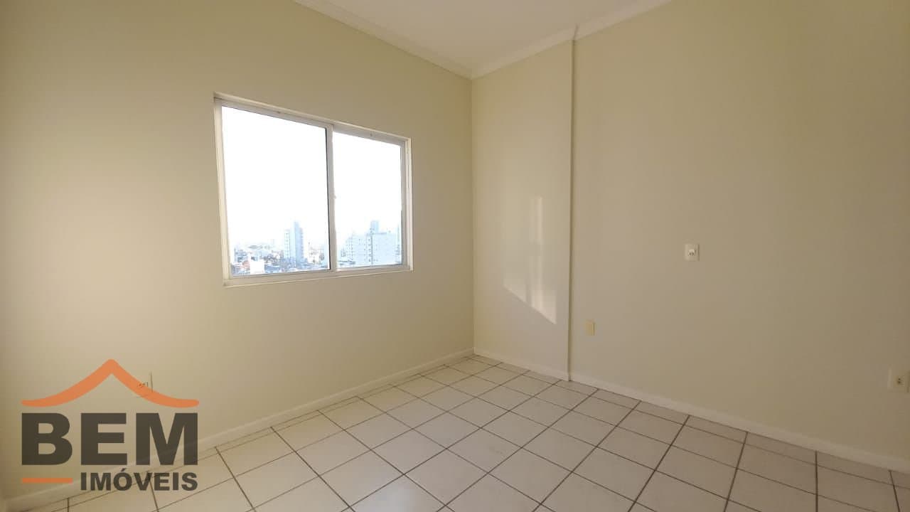 Apartamento para Locação com 3 quartos e 100m² no bairro Centro, em Itajaí