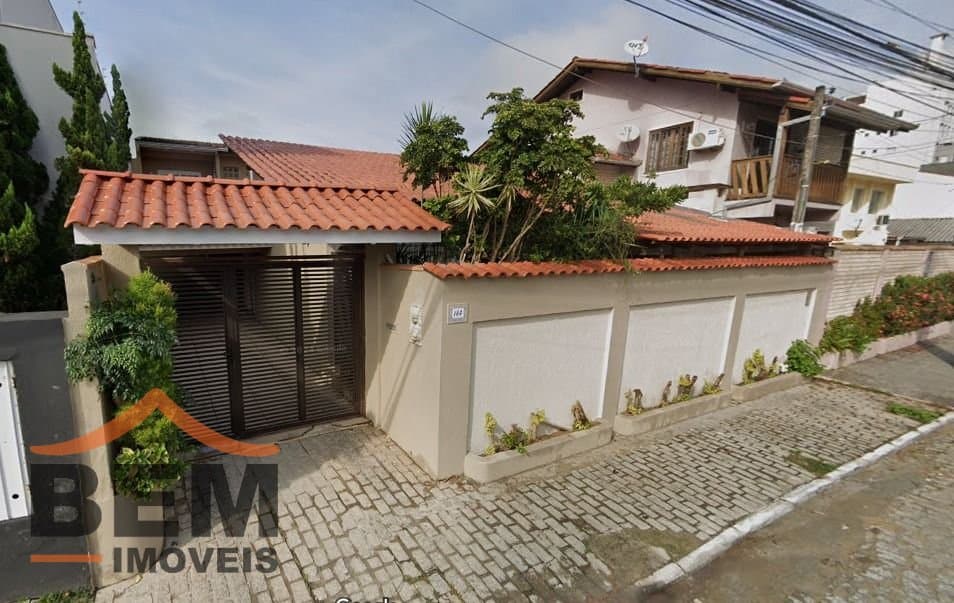 Casa com 3 quartos e 270m² no bairro Fazenda, em Itajaí