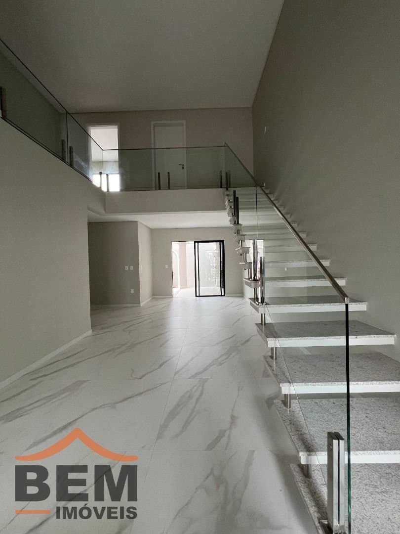 Sobrado para Venda com 3 quartos e 160m² no bairro Centro, em Itajaí