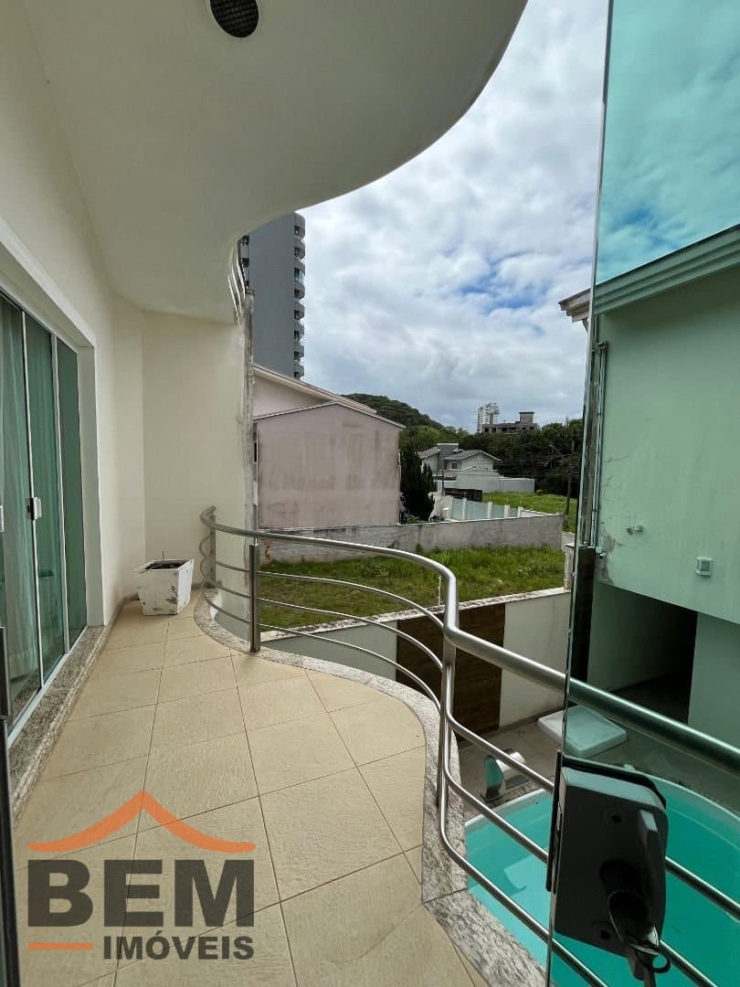 Casa para Venda com 3 quartos e 380m² no bairro Ressacada, em Itajaí