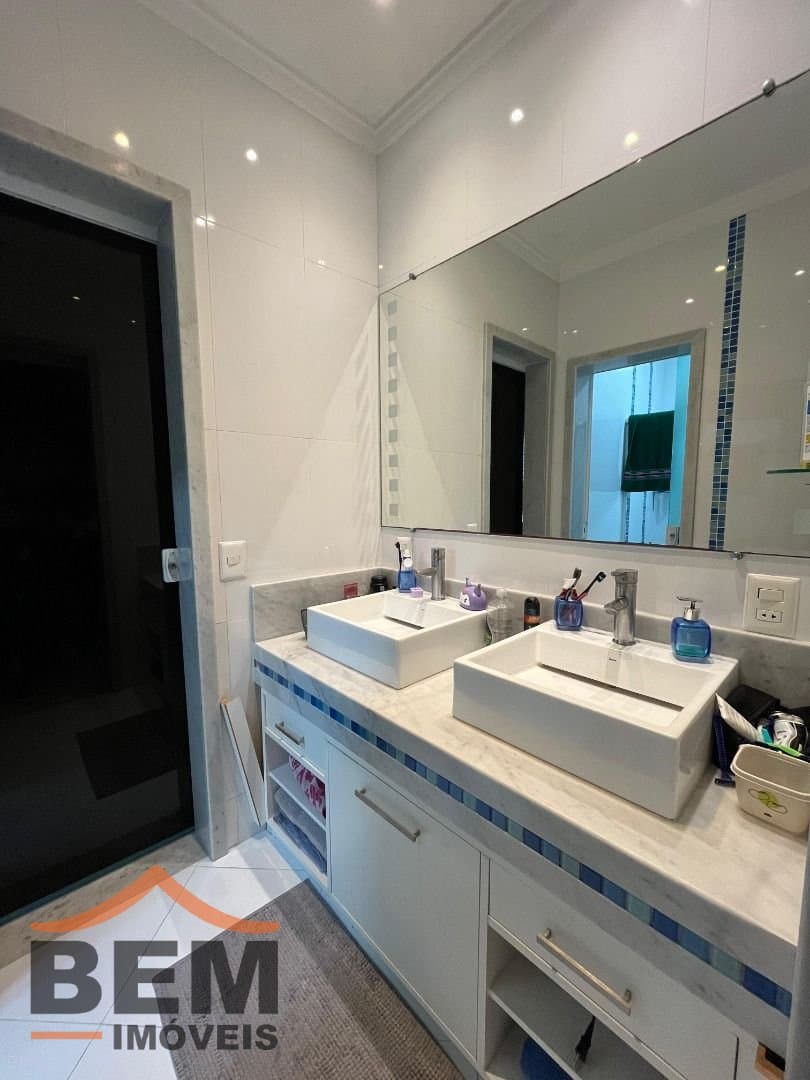Casa para Venda com 3 quartos e 380m² no bairro Ressacada, em Itajaí