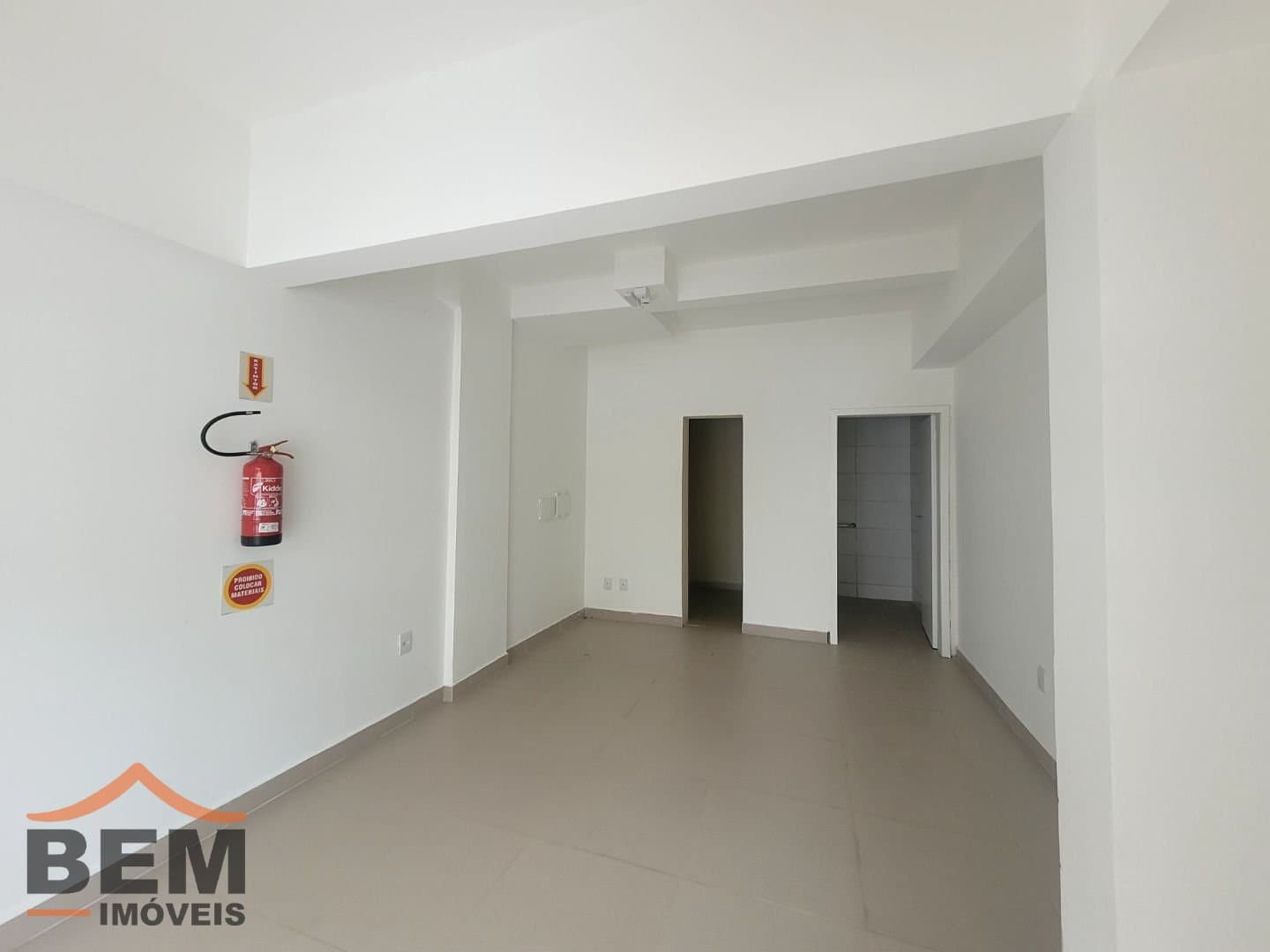 Salas/Conjuntos para Locação com 20m² no bairro Centro, em Navegantes