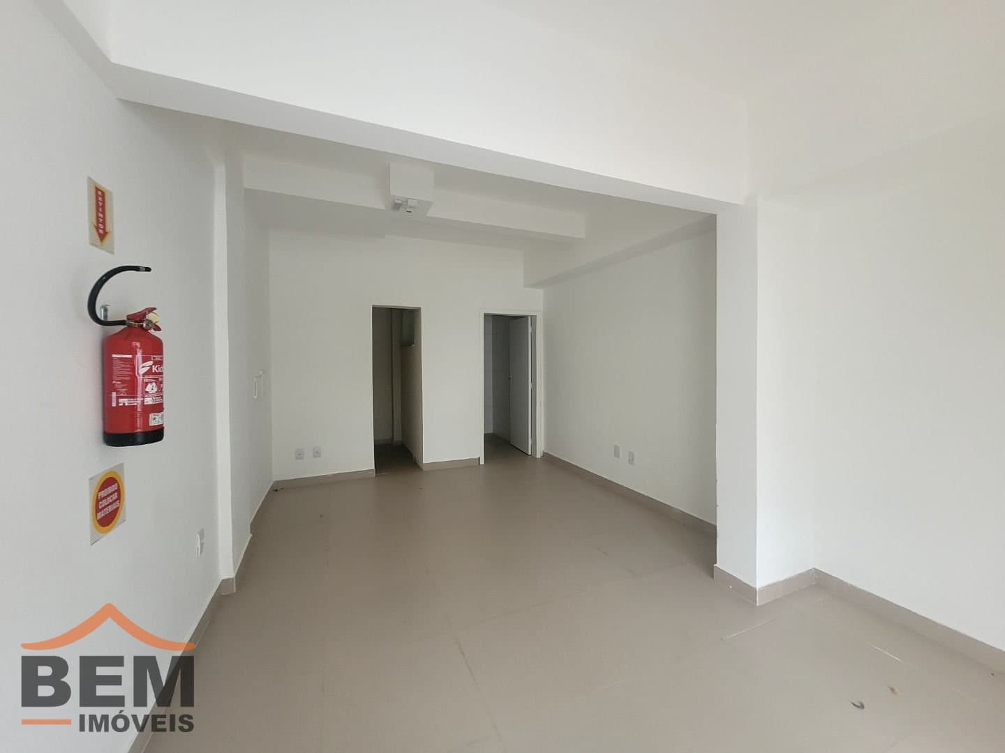 Salas/Conjuntos para Locação com 20m² no bairro Centro, em Navegantes