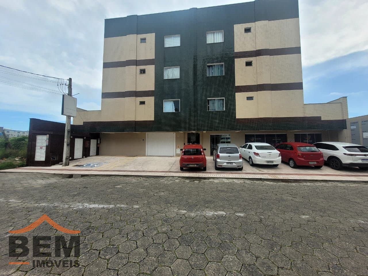 Apartamento para Locação com 2 quartos e 50m² no bairro Centro, em Navegantes