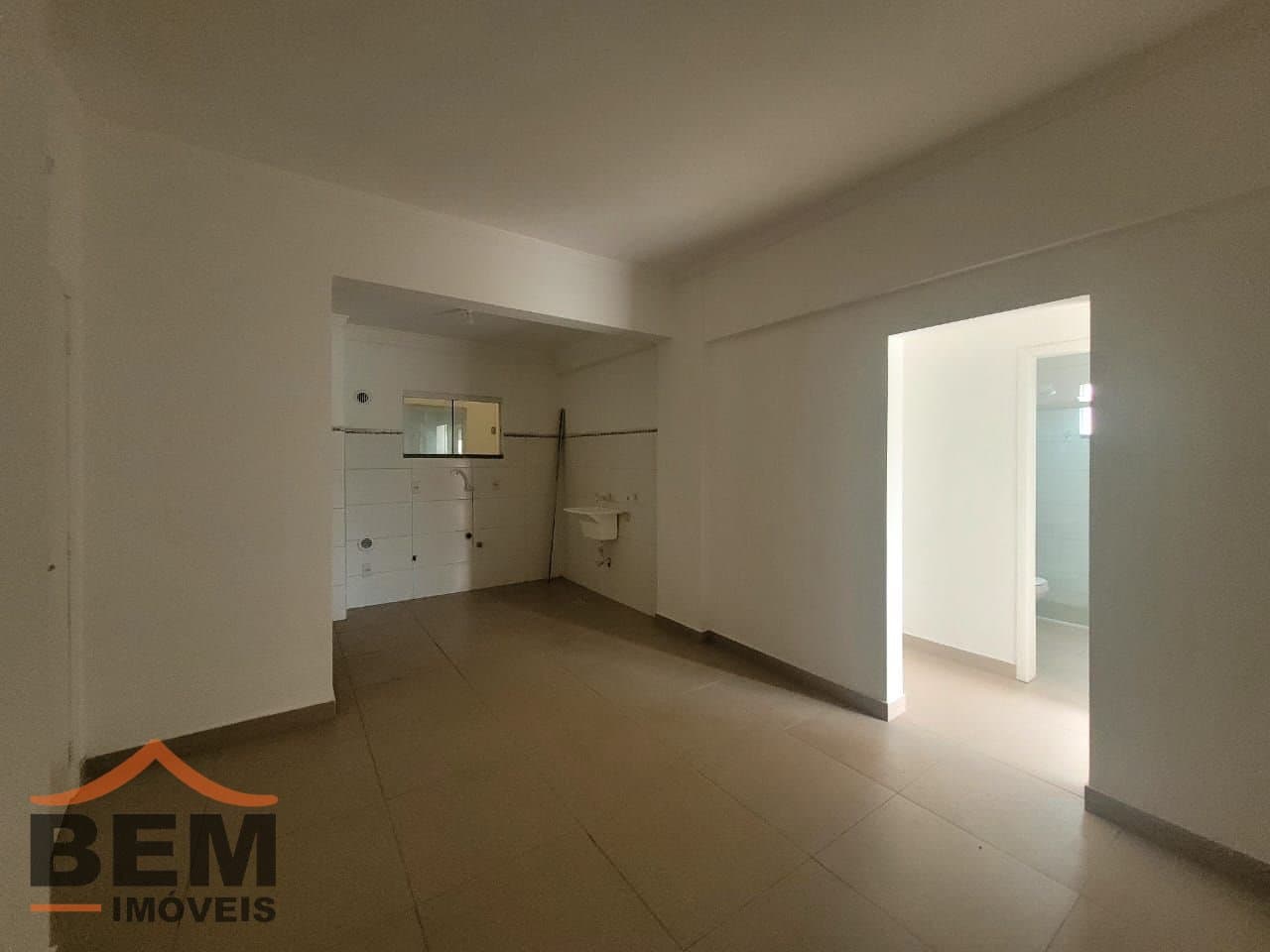 Apartamento para Locação com 2 quartos e 50m² no bairro Centro, em Navegantes