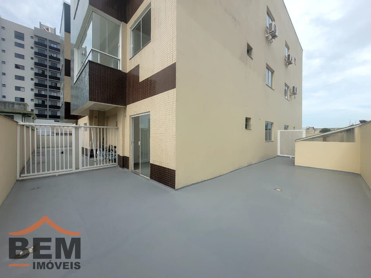 Apartamento para Locação com 2 quartos e 50m² no bairro Centro, em Navegantes
