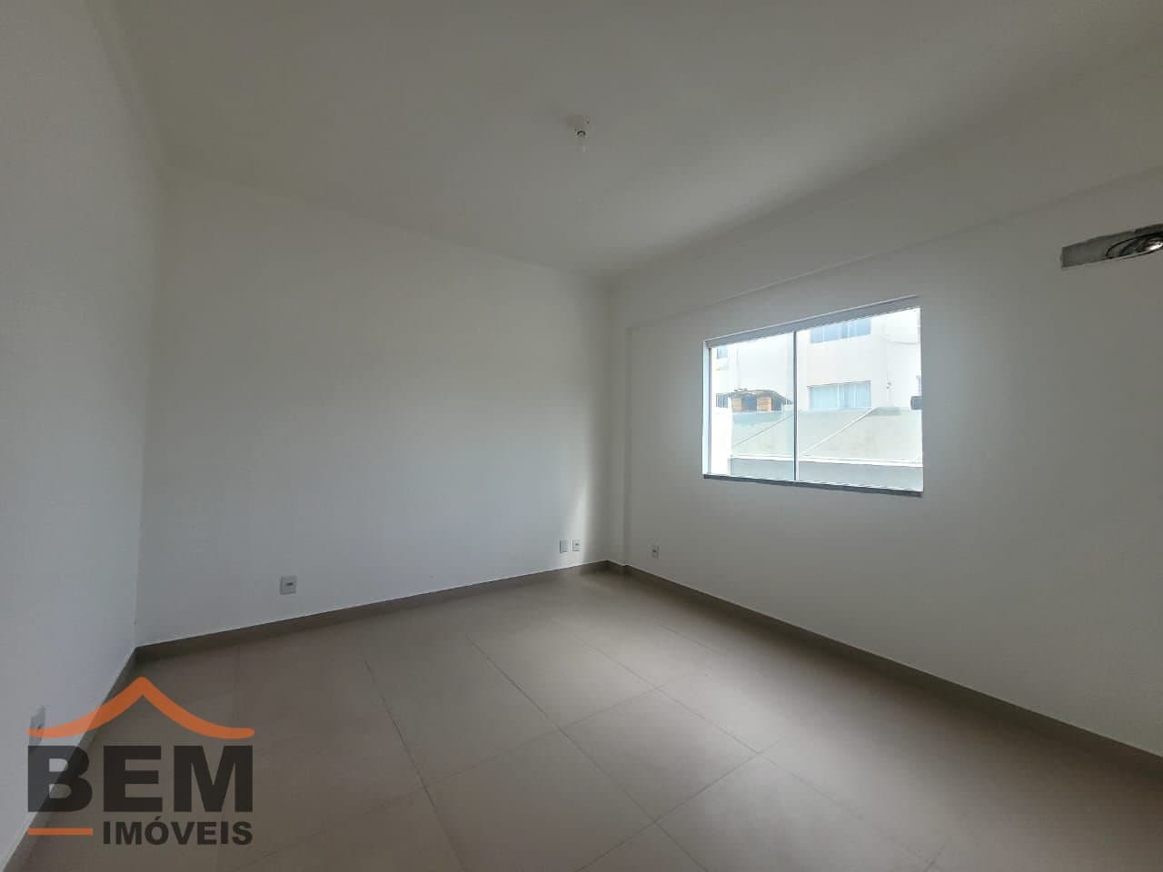 Apartamento para Locação com 2 quartos e 50m² no bairro Centro, em Navegantes