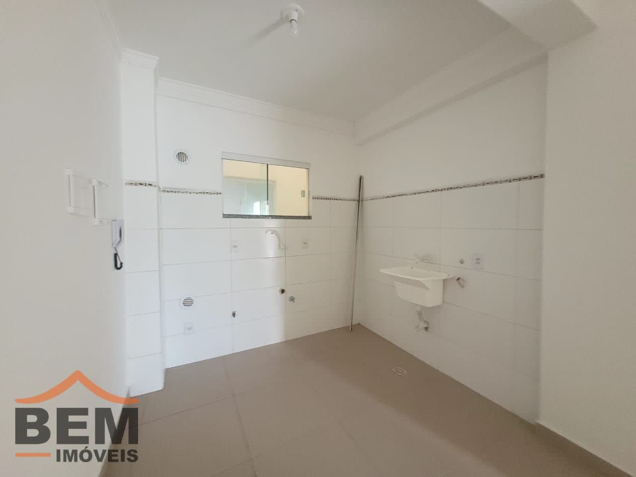 Apartamento para Locação com 2 quartos e 50m² no bairro Centro, em Navegantes