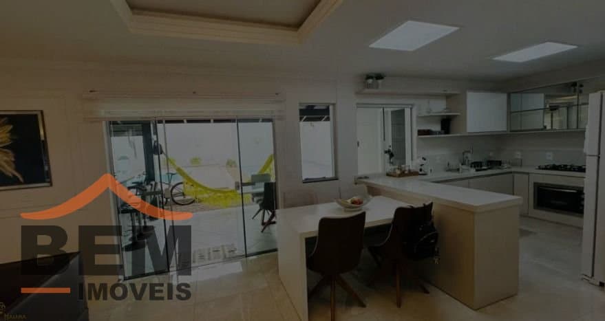 Casa para Venda com 3 quartos e 180m² no bairro São João, em Itajaí