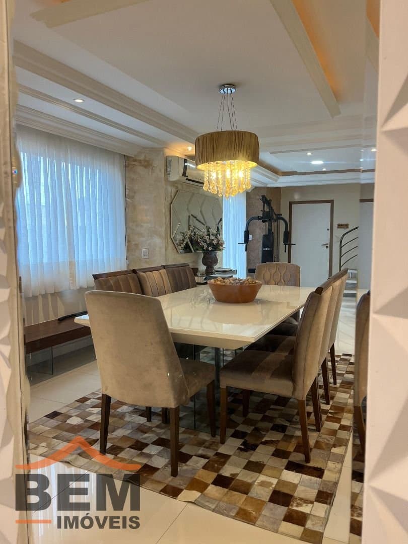 Casa para Venda com 3 quartos e 400m² no bairro São João, em Itajaí