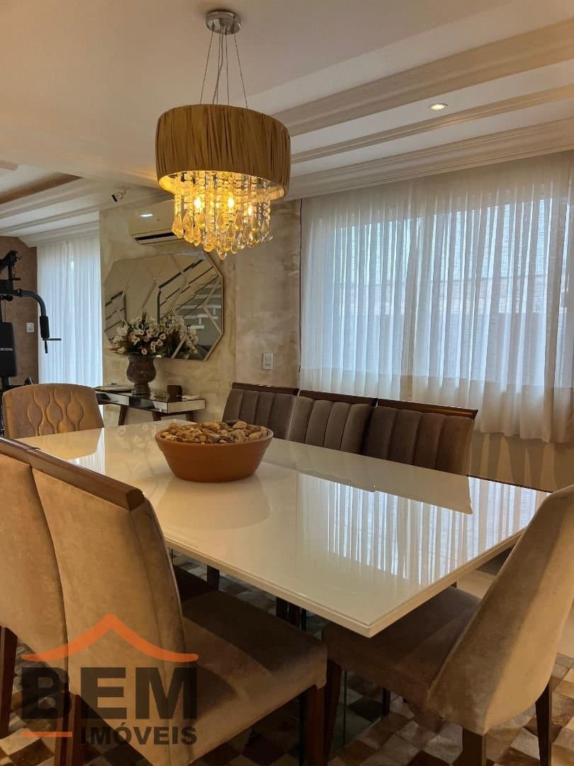 Casa para Venda com 3 quartos e 400m² no bairro São João, em Itajaí