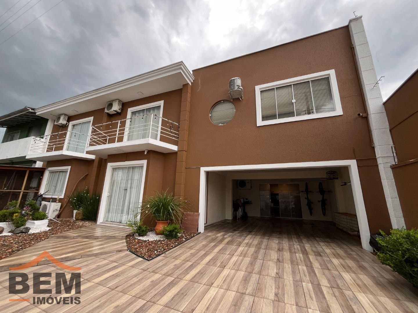 Casa para Venda com 3 quartos e 400m² no bairro São João, em Itajaí