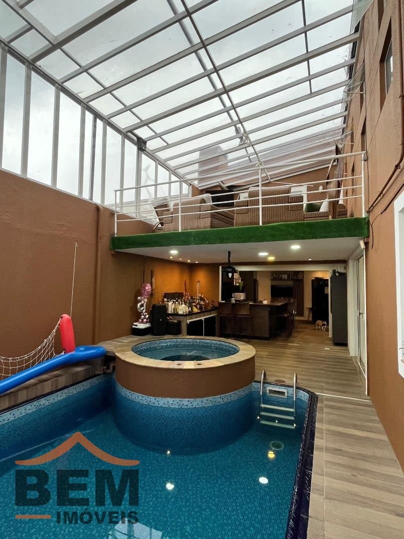 Casa para Venda com 3 quartos e 400m² no bairro São João, em Itajaí