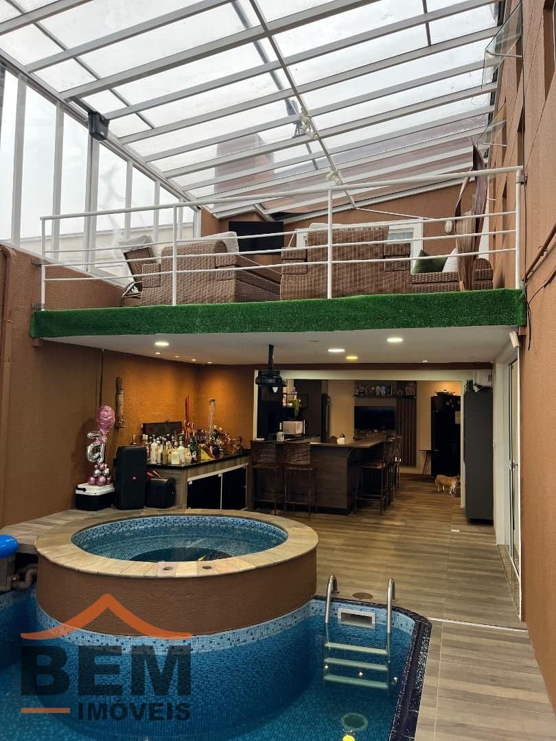 Casa para Venda com 3 quartos e 400m² no bairro São João, em Itajaí
