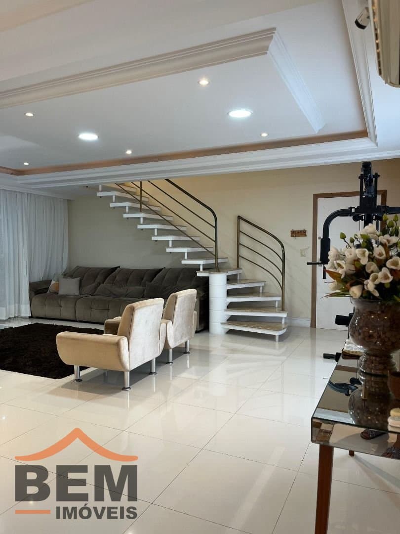 Casa para Venda com 3 quartos e 400m² no bairro São João, em Itajaí
