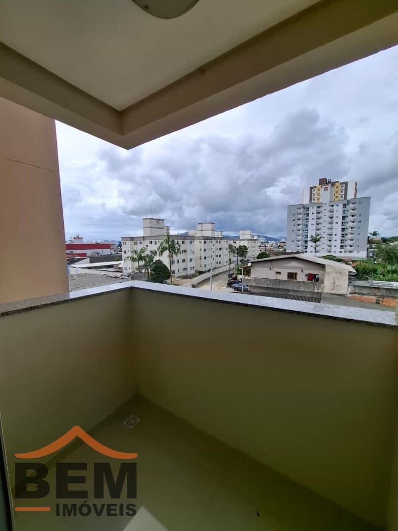 Apartamento para Locação com 2 quartos e 51m² no bairro Cordeiros, em Itajaí