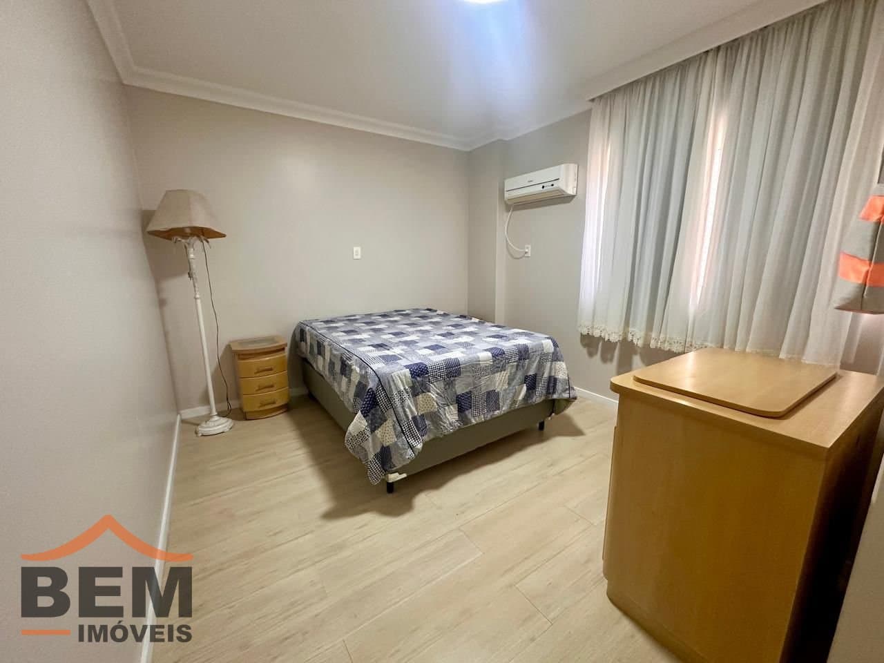 Apartamento para Venda com 4 quartos e 255m² no bairro Centro, em Itajaí