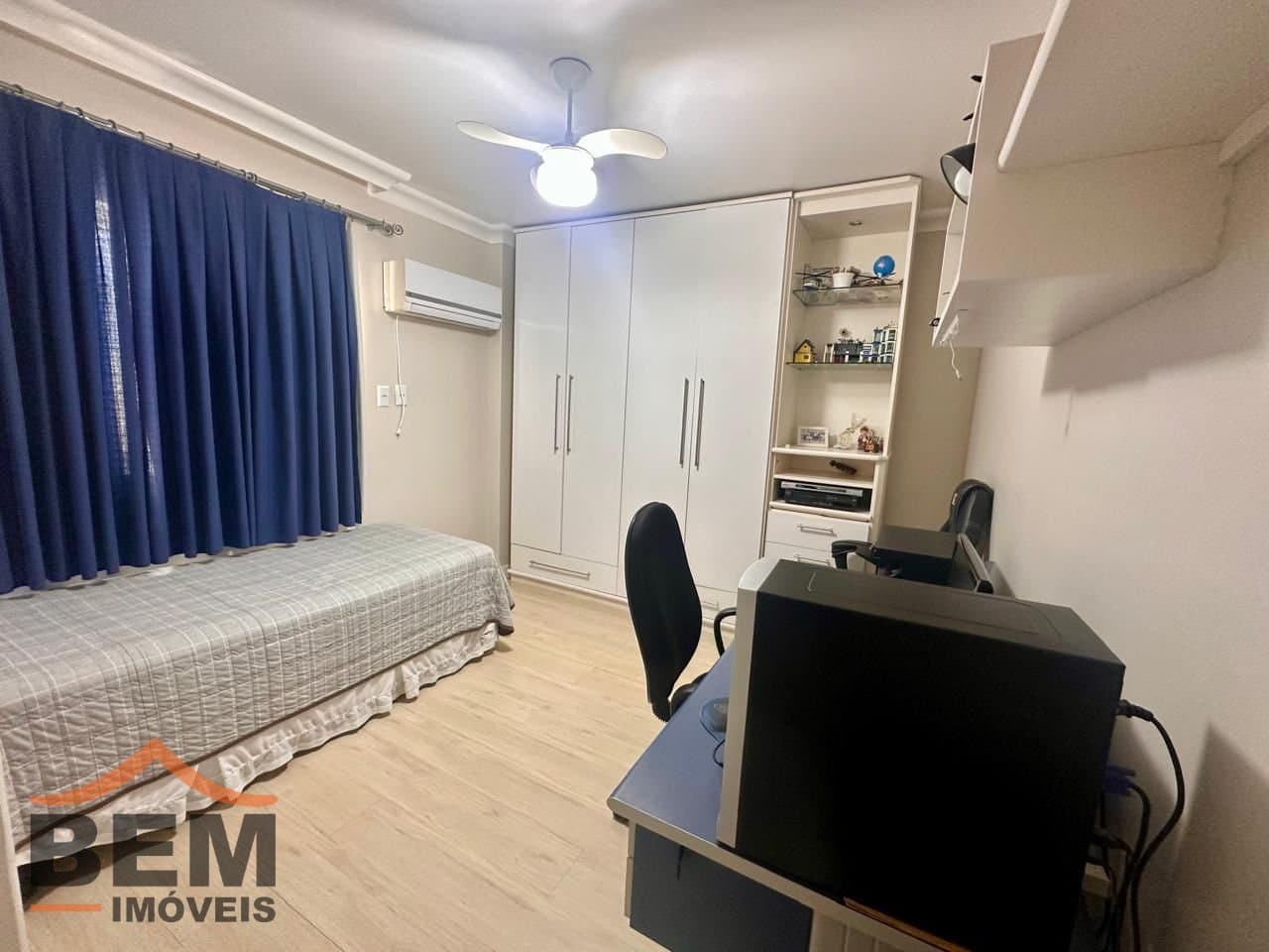 Apartamento para Venda com 4 quartos e 255m² no bairro Centro, em Itajaí