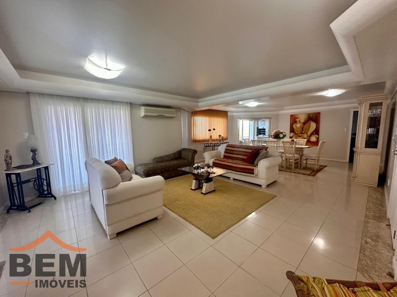 Apartamento para Venda com 4 quartos e 255m² no bairro Centro, em Itajaí