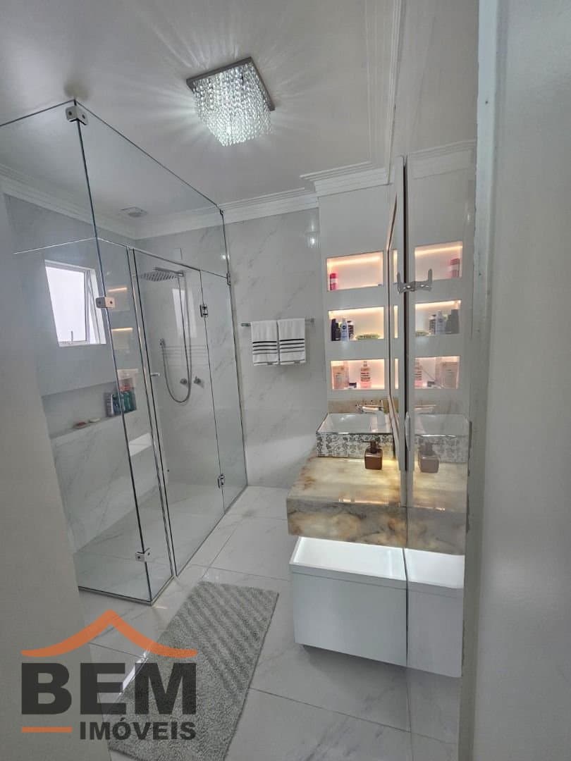 Apartamento para Venda com 3 quartos e 322m² no bairro Vila Operária, em Itajaí
