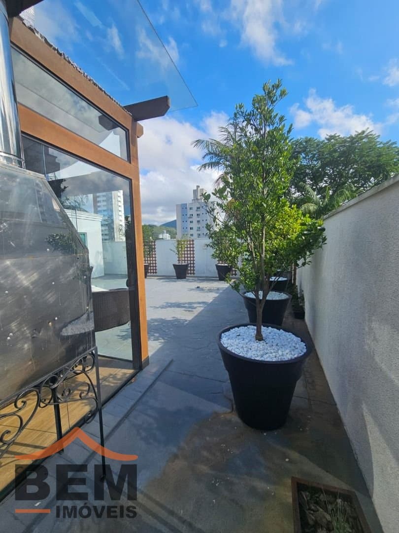 Apartamento para Venda com 3 quartos e 322m² no bairro Vila Operária, em Itajaí