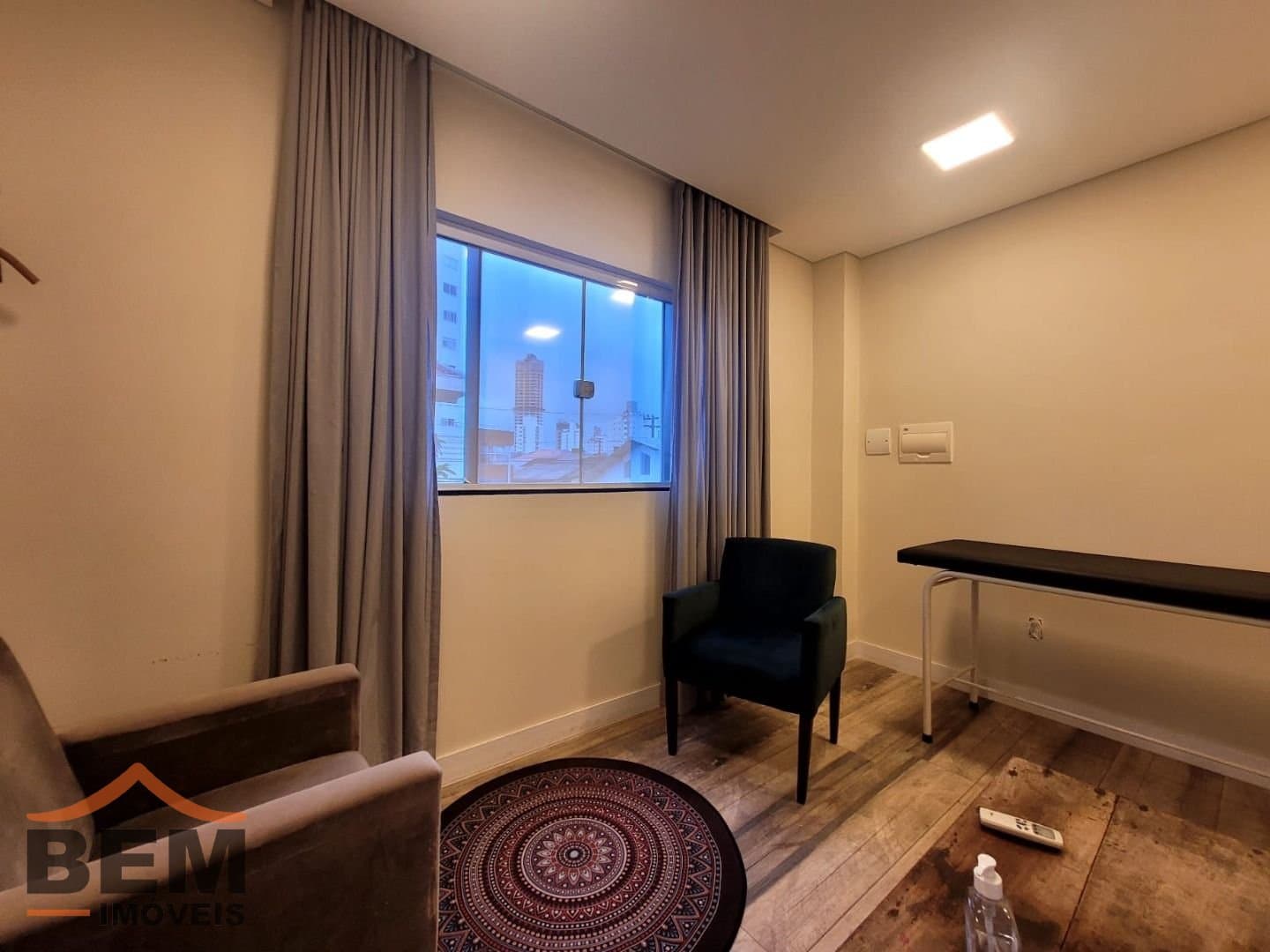 Salas/Conjuntos para Locação com 50m² no bairro Centro, em Itajaí