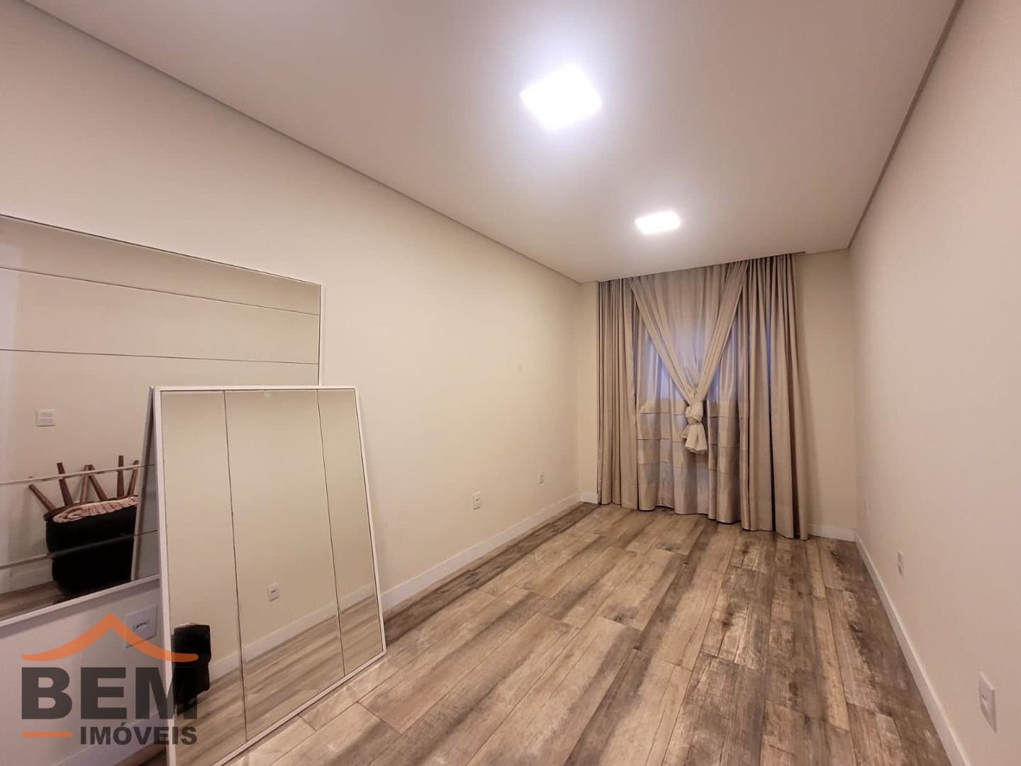 Salas/Conjuntos para Locação com 50m² no bairro Centro, em Itajaí