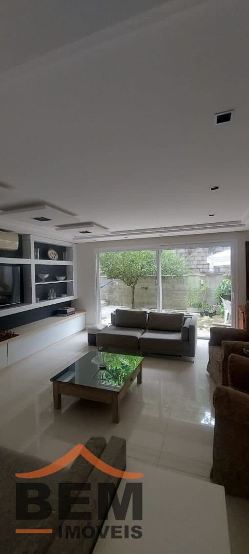 Casa para Venda com 5 quartos e 445m² no bairro Praia dos Amores, em Balneário Camboriú