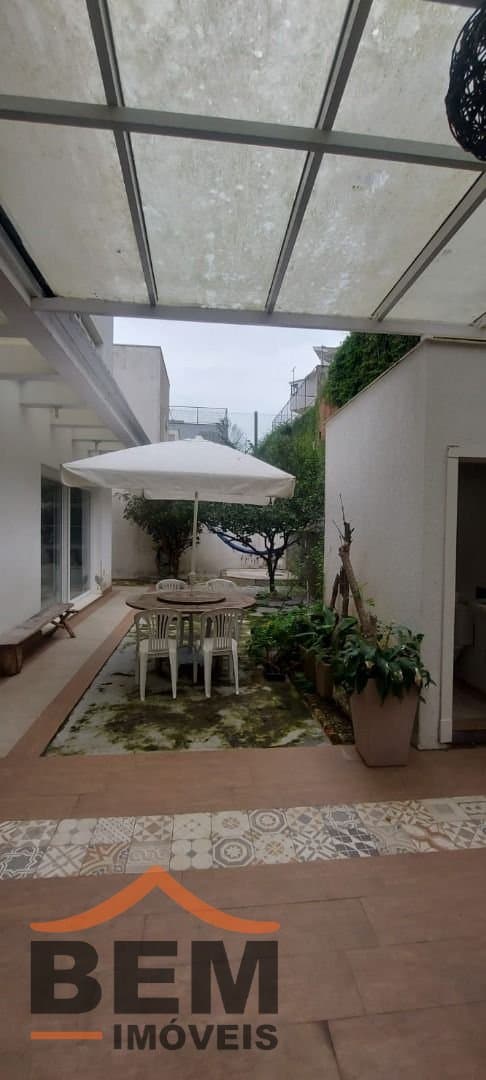 Casa para Venda com 5 quartos e 445m² no bairro Praia dos Amores, em Balneário Camboriú