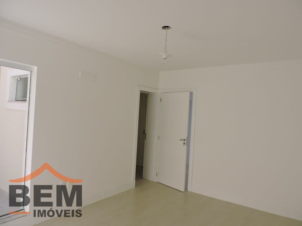 Casa para Venda com 3 quartos e 176m² no bairro Praia dos Amores, em Balneário Camboriú