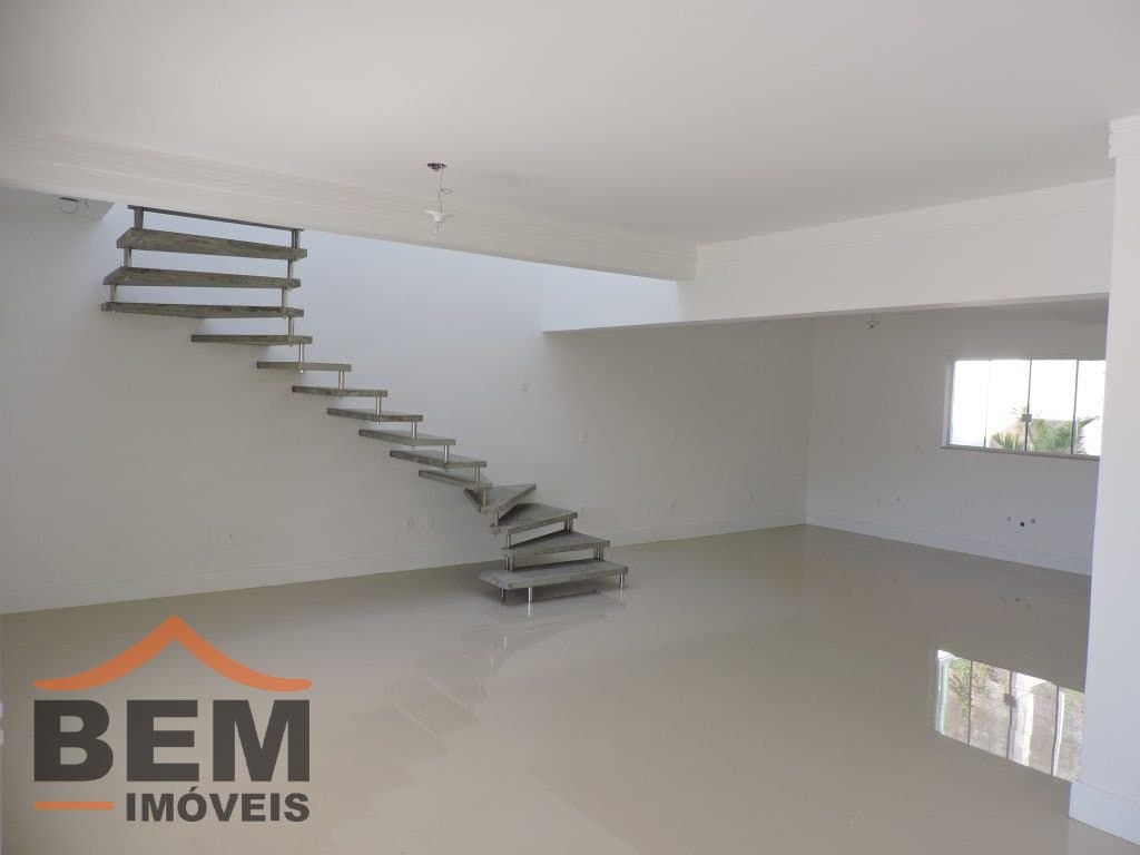 Casa para Venda com 3 quartos e 176m² no bairro Praia dos Amores, em Balneário Camboriú