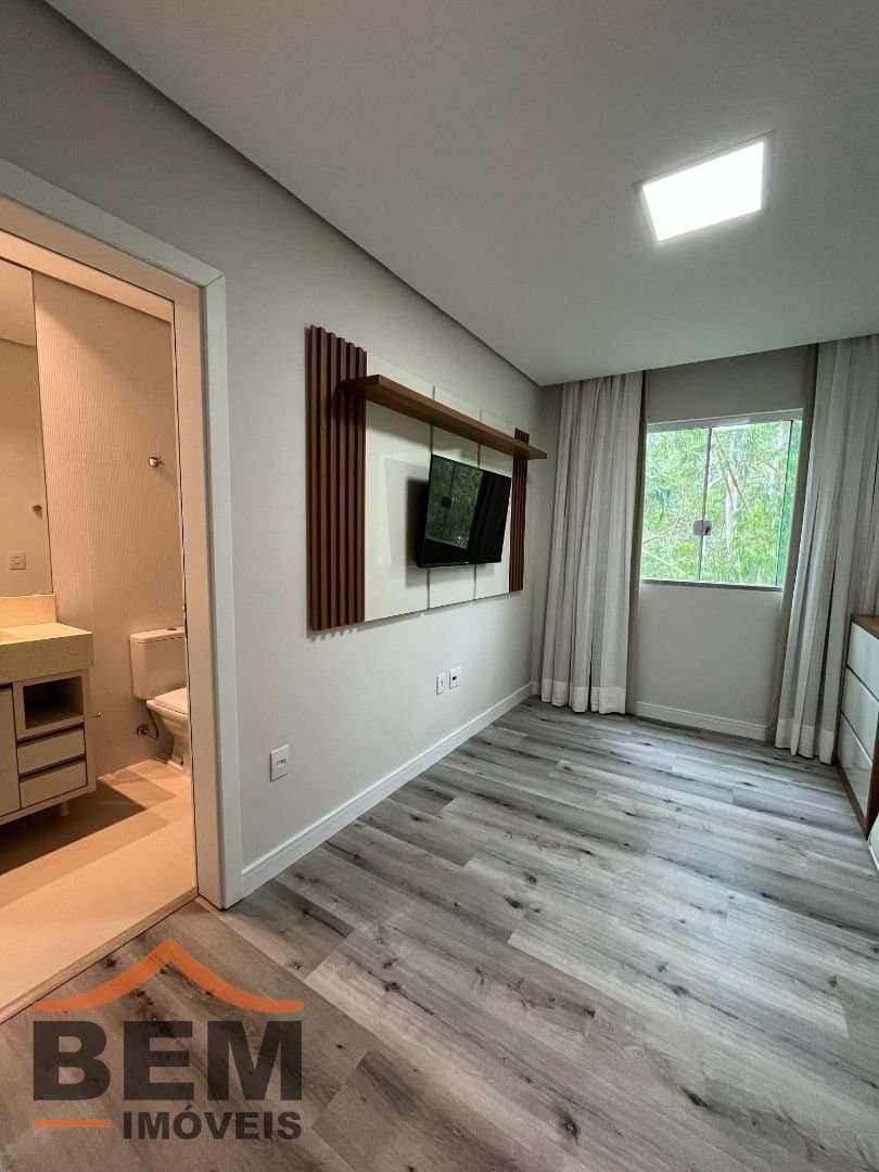 Apartamento para Venda com 5 quartos e 296m² no bairro Cabeçudas, em Itajaí