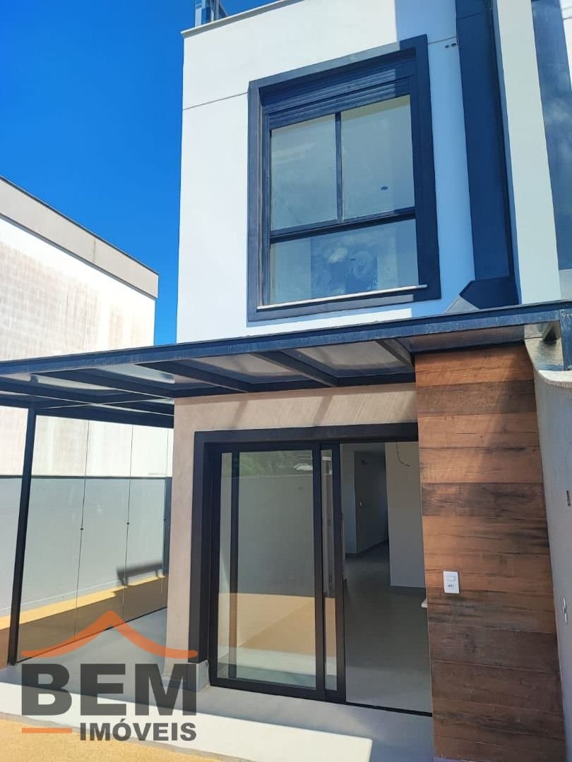 Casa para Venda com 3 quartos e 238m² no bairro Ariribá, em Balneário Camboriú