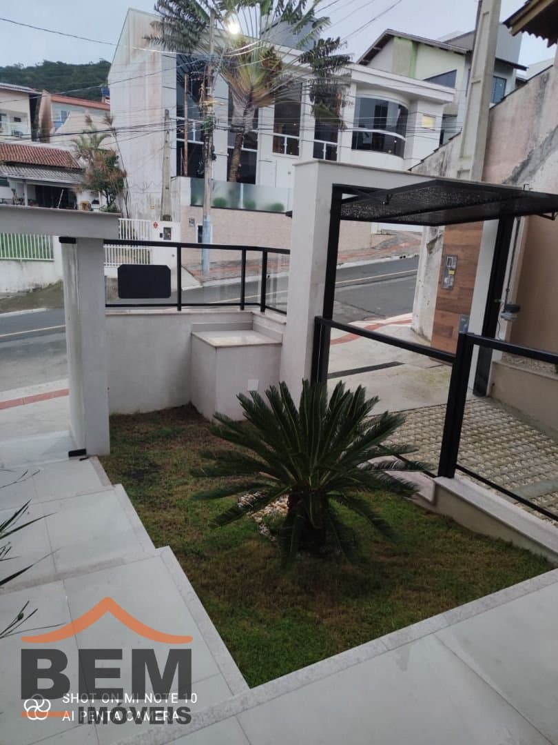 Casa para Venda com 3 quartos e 238m² no bairro Ariribá, em Balneário Camboriú
