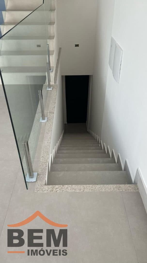 Casa para Venda com 3 quartos e 238m² no bairro Ariribá, em Balneário Camboriú