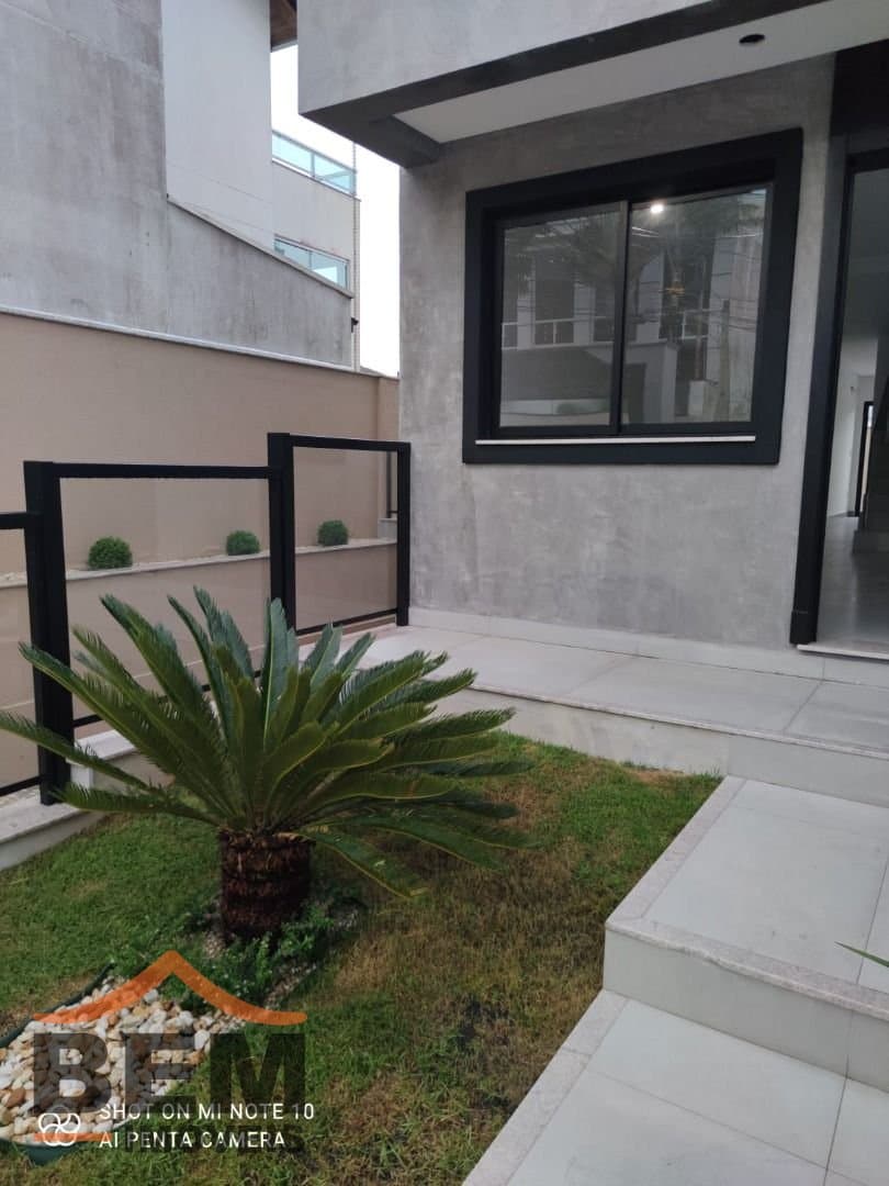 Casa para Venda com 3 quartos e 238m² no bairro Ariribá, em Balneário Camboriú
