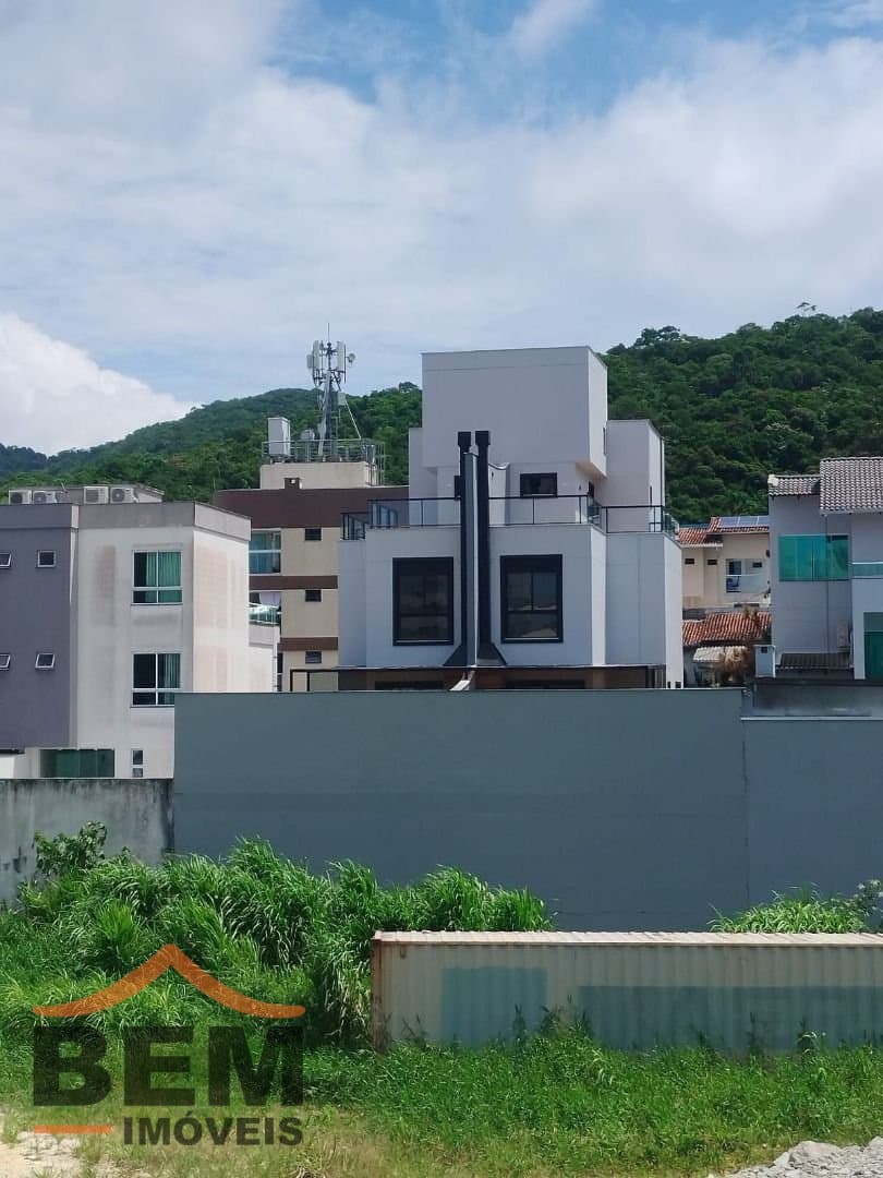 Casa para Venda com 3 quartos e 238m² no bairro Ariribá, em Balneário Camboriú