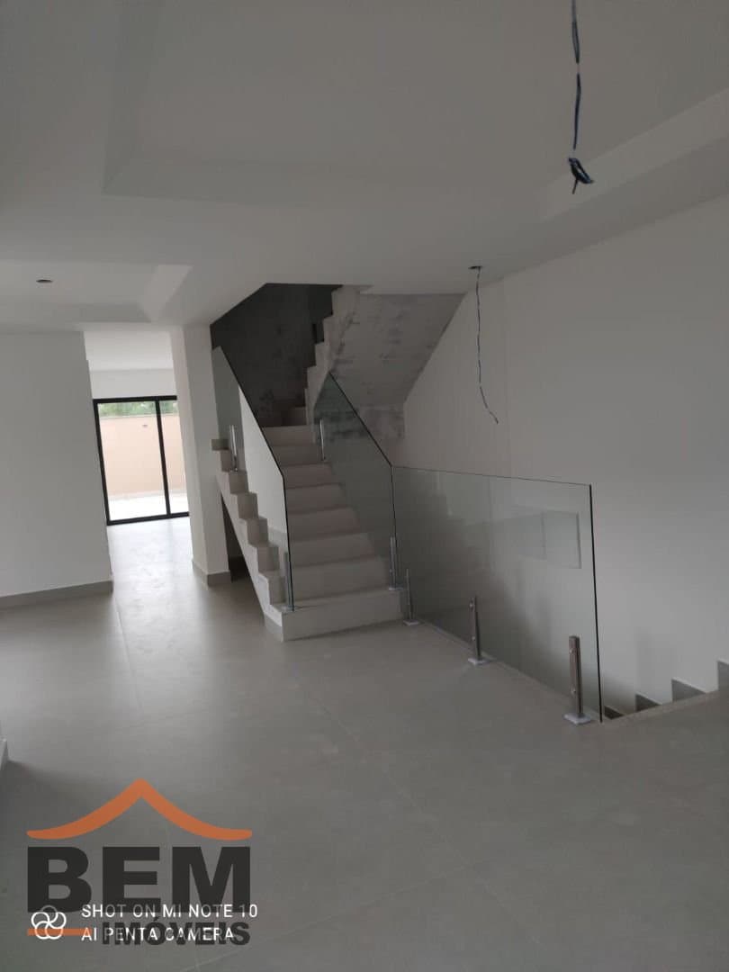 Casa para Venda com 3 quartos e 238m² no bairro Ariribá, em Balneário Camboriú