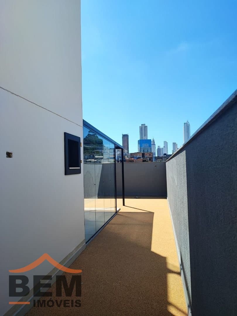 Casa para Venda com 3 quartos e 238m² no bairro Ariribá, em Balneário Camboriú